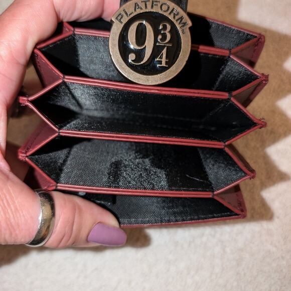 Harry Potter Warner Bros Bag  X Body & Wallet Collectors Item *No Longer Made* - Picture 5 of 7